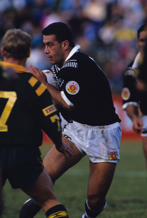 Quentin Pongia carts the ball up for New Zealand in 1993.