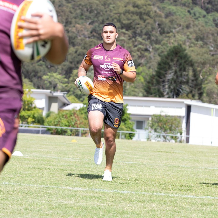 Skilled-up Su'A targets starting spot for Broncos