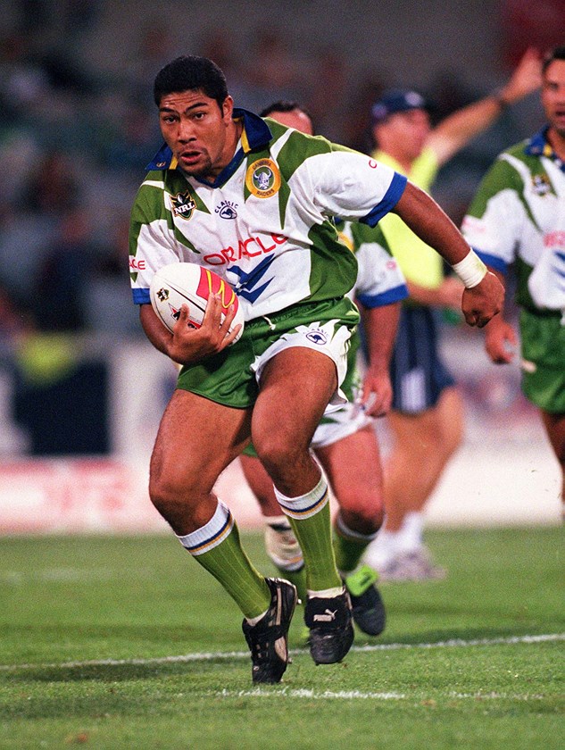 Lesley Vainikolo was a damaging force on the wing for the Raiders and would later become one of the most prolific try-scoring wingers the game has seen. 