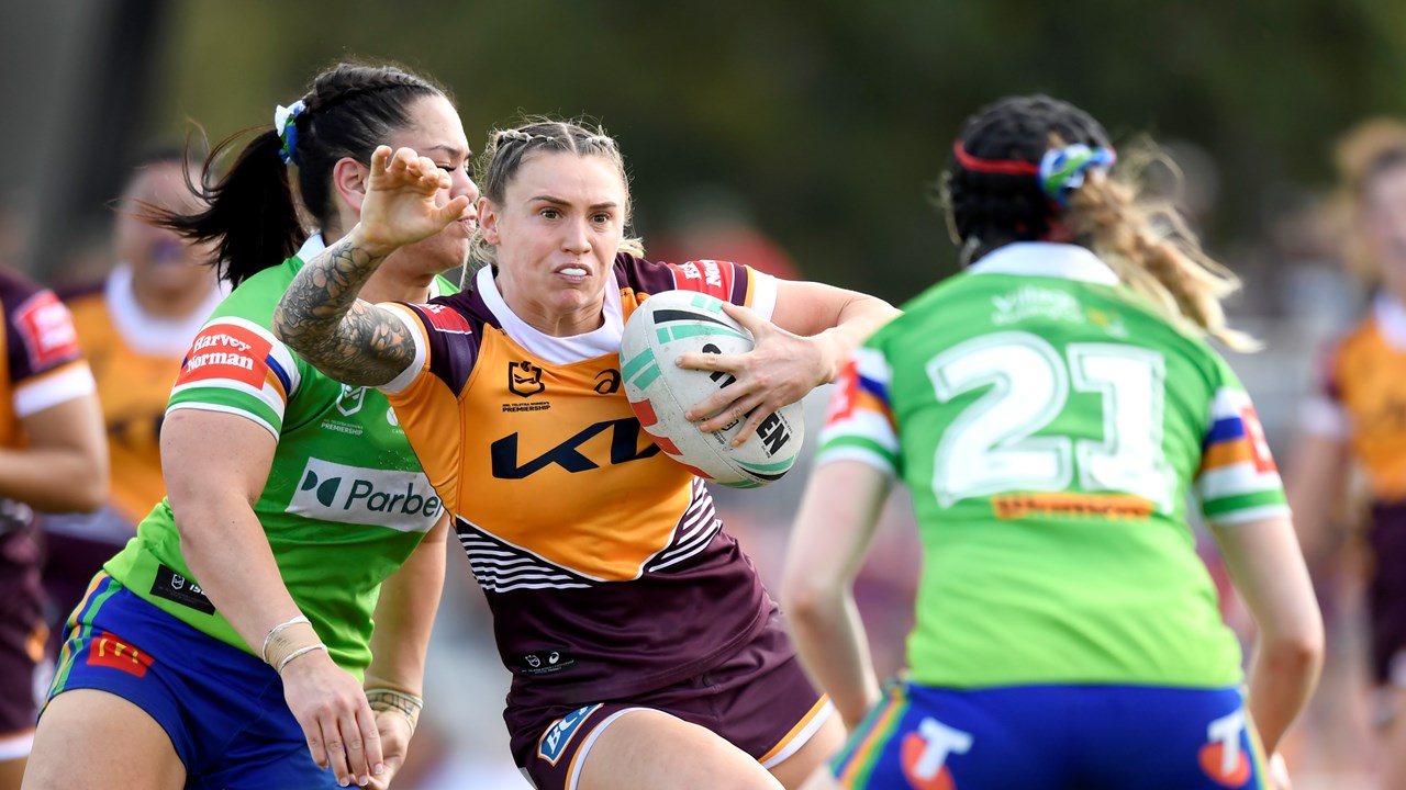 7NEWS Townsville - Townsville's Jillaroos star Julia Robinson is back home  and straight back to work as a Private at Lavarack Barracks. The Brisbane  Broncos NRL-W Premiership winner is still pinching herself