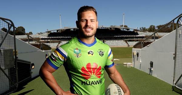 Aidan Sezer re-signs with Canberra Raiders | NRL.com