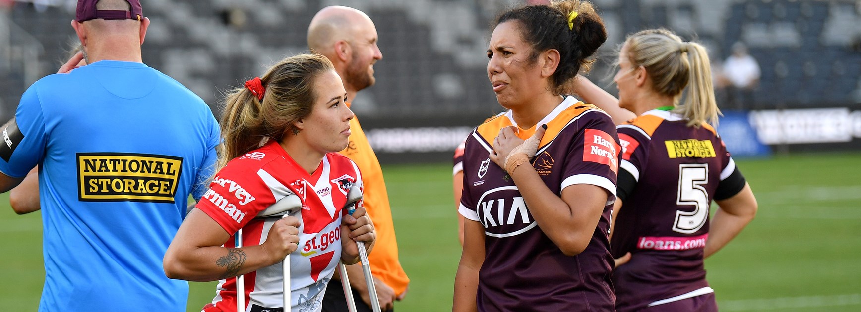 Dragons centre Isabelle Kelly and Broncos back-rower Tallisha Harden.