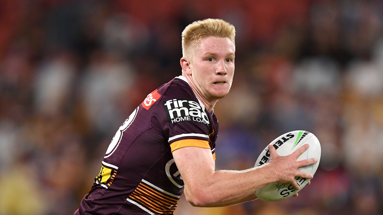 BRISBANE BRONCOS: Brisbane Broncos jersey with 22 signatures