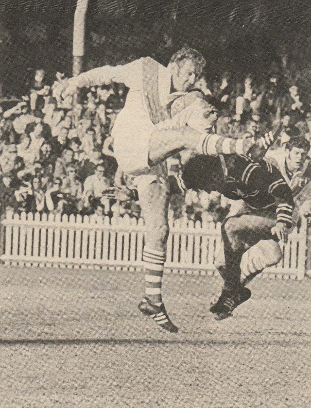 1971-clearing-kick-graeme-langlands.jpg